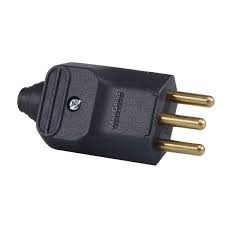 3899 - PLUG MACHO 2P+T PRETO 20A 180°